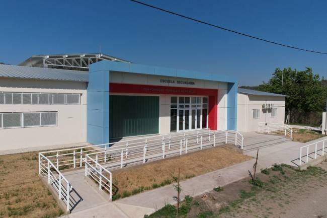 Con dos nuevas escuelas secundarias de formación profesional, Rio Ceballos fortalece la educación