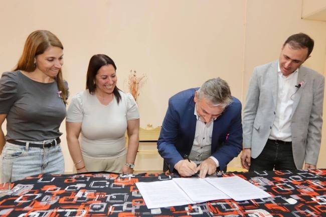Internos de la cárcel de Cruz del Eje fabricarán bloques de hormigón sustentables