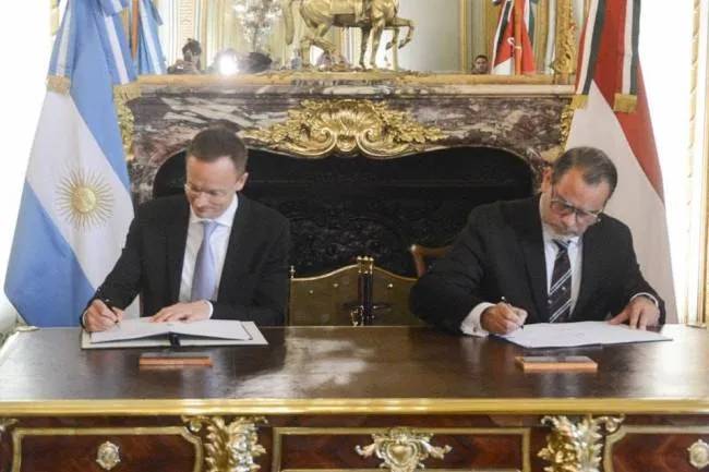 Estudiantes argentinos podrán obtener becas en Hungría