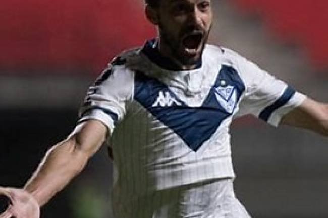 En el Kempes bajo una intensa lluvia Vélez venció a Boca 4 a 3