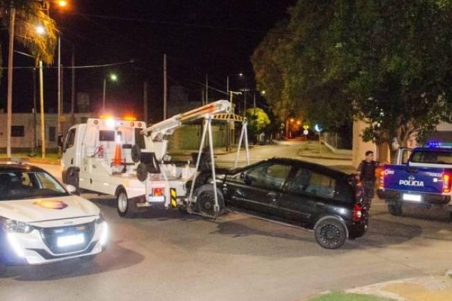 En Villa Azalais, demoraron 18 vehículos y clausuraron 2 negocios