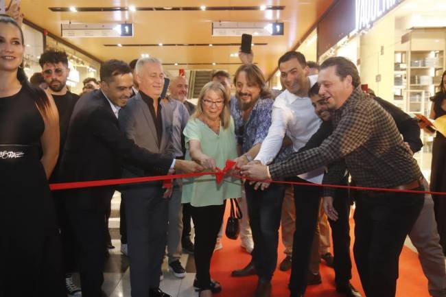 Con la inauguración de un shopping, Villa Carlos Paz abrió la nueva temporada turística