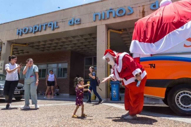 La Provincia entregó juguetes en el Hospital de Niños