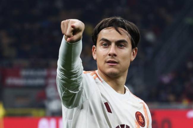 Surtido de fútbol: el 2025, los conjuntos de la Docta y la Roma con Dybala