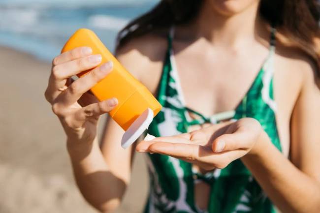 Cómo cuidar la piel ante las altas temperaturas y la exposición al sol