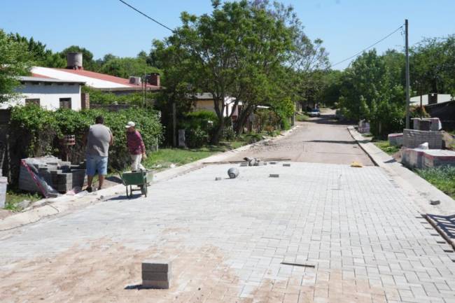 Villa Tulumba: Avanzan los trabajos de cordón cuneta y pavimento articulado
