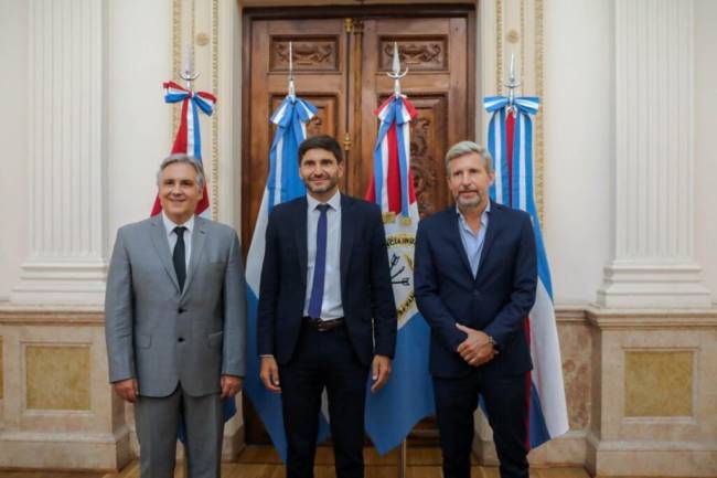 Llaryora, Pullaro  y Frigerio  pidieron la urgente baja de las retenciones