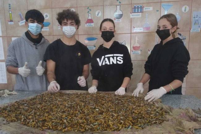 Estudiantes de La Carlota transforman colillas de cigarrillos en agendas y logran reconocimiento internacional