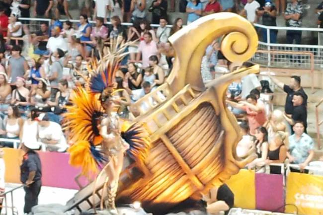 "El carnaval del país" cubierto por CódigoCba