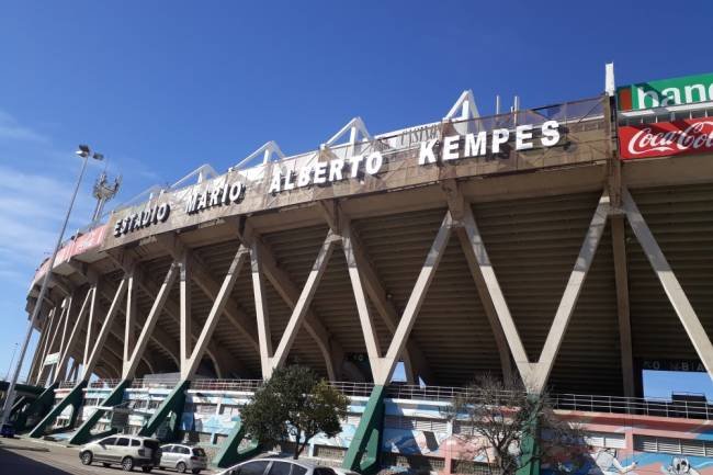 Autos y niños olvidados: las insólitas historias tras los partidos en Córdoba