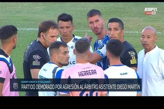 Fútbol polémico: mientras el sub-20 gana a la "T" le suspendieron el encuentro
