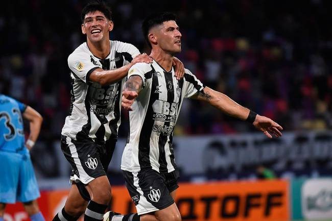 El Pirata goleado en Santiago