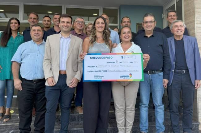 La Provincia entregó fondos a la Cooperativa Eléctrica de Monte Buey