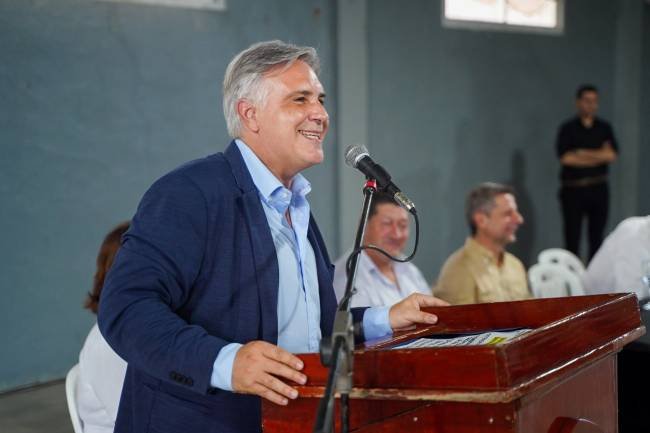 En San Francisco, Llaryora anunció la construcción de dos nuevos polideportivos