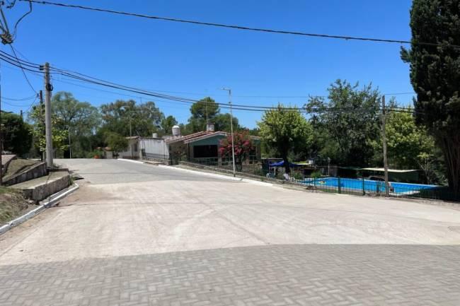En Agua de Oro, invirtieron 100 millones de pesos en obras de adoquinado y cordón cuneta