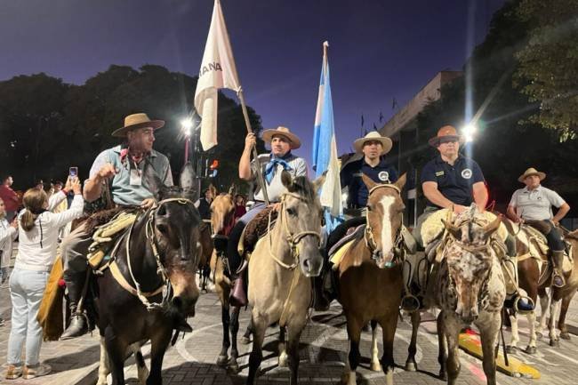 Decenas de fieles participan de la tradicional Cabalgata Brocheriana