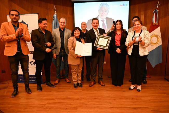 Entregaron reconocimiento a Ernesto Kargus por su destacada trayectoria en el cuidado y la atención de niños en Río Segundo y zona