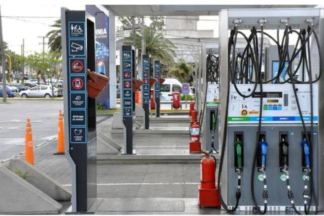 Los impuestos a los combustibles suben desde hoy y habrá otro aumento en mayo
