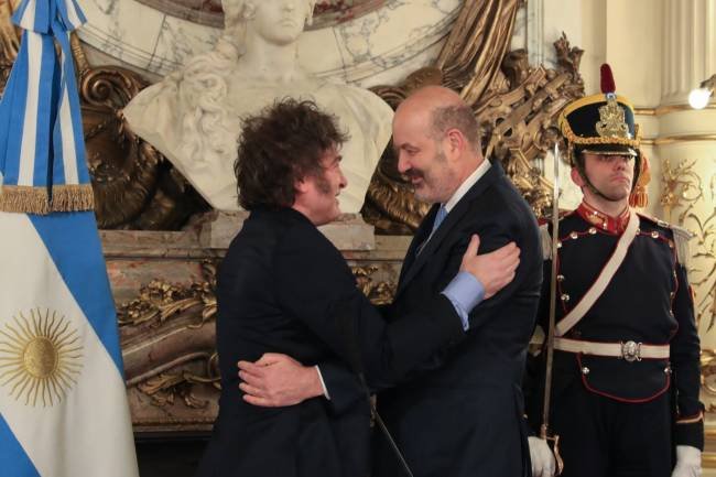 Se levantó el cepo cambiario y  Sturzenegger lo celebró 