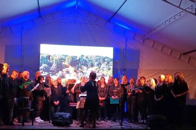 Con un interesante repertorio, el Coro de la Legislatura se presentó en la 15ª Feria del Libro de La Granja