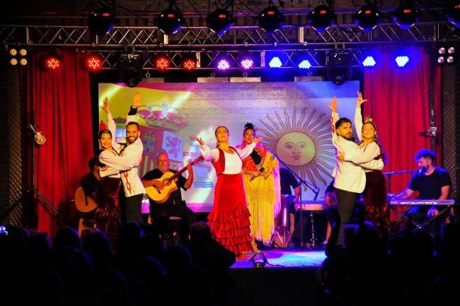 Embalse comenzó su agenda de Semana Santa con la gran presentación de “Mestiza”