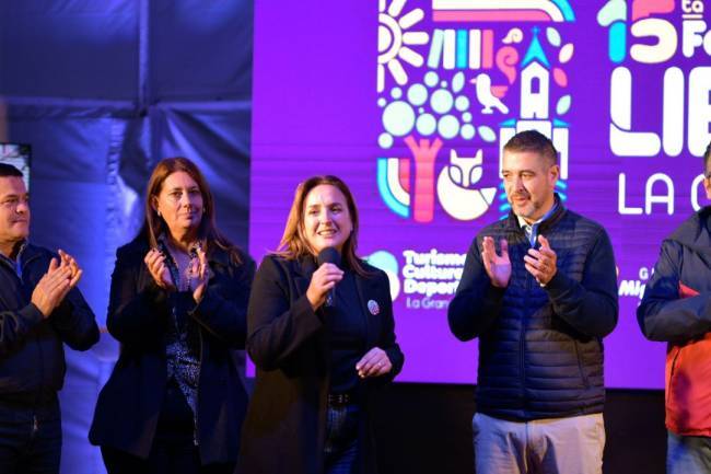 La vicegobernadora Myrian Prunotto visitó la 15ª Feria del Libro de La Granja