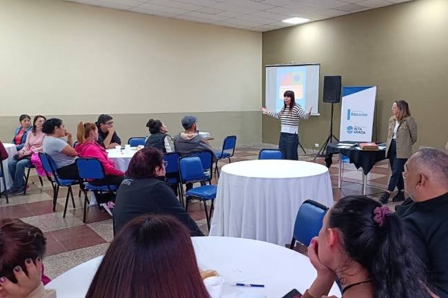 En Alta Gracia, el Ministerio de Educación  realizó una ronda de diálogo con familias