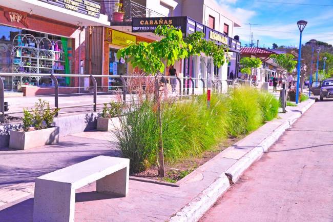 Embalse ya luce un centro comercial renovado