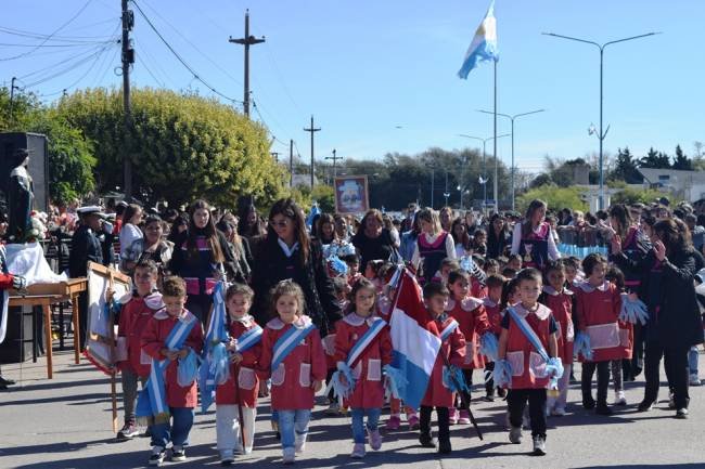 Holmberg celebró sus fiestas patronales con un  gran desfile y recibiendo buenas noticias