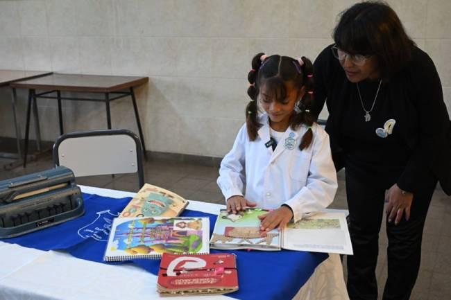 La Legislatura entregó reconocimiento a estudiante no vidente que publicó un libro en braille