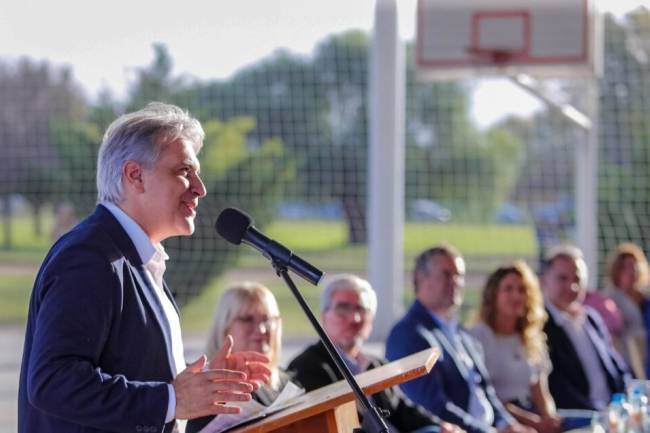Llaryora inauguró el Polideportivo Social número 125 de la Provincia  en General Deheza