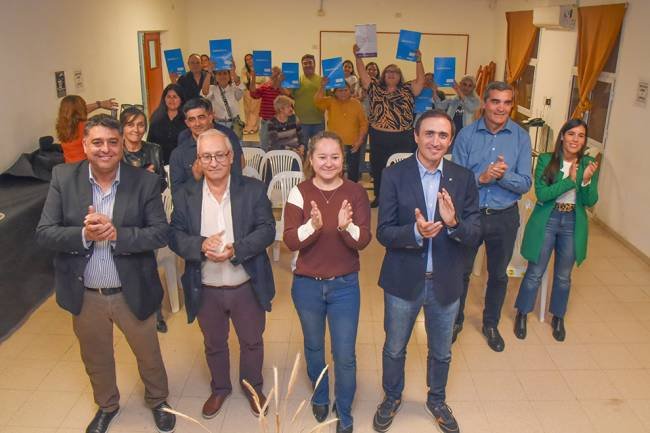 Del Campillo: Familias de la localidad recibieron sus resoluciones posesorias