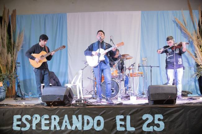 “Esperando el 25”: Sinsacate celebra la Patria con una peña llena de tradición