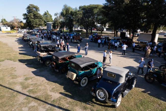 Historia sobre ruedas: Arroyito brilló en un fin de semana lleno de autos vintage y emoción