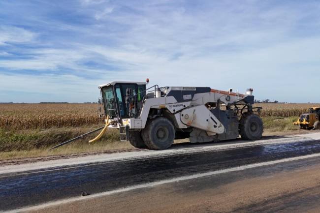 Invierte más de $10.000 millones en obras de repavimentación de rutas que conectan Rio Tercero