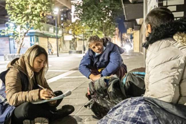 Ante el frío polar, la ciudad de Córdoba responde: red solidaria para quienes más lo necesitan
