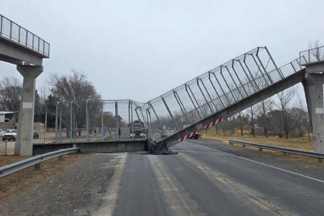 Corte total en la Ruta 7: Córdoba exige a Nación una respuesta urgente tras el colapso de un puente peatonal