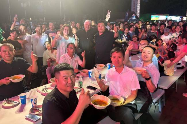 Carolina Cristori y el viaje a China: "Cocinamos el locro de Saldán frente a la Gran Muralla"