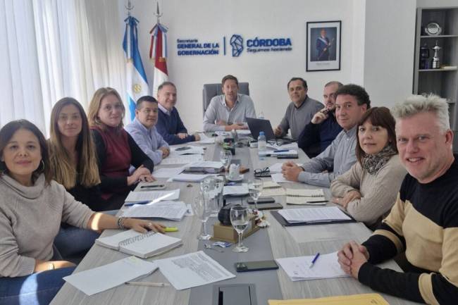 Provincia y UEPC reabren el diálogo para avanzar en mejoras laborales y educativas