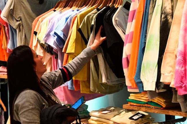 El consumo vuelve a mostrar crecimiento firme y augura un segundo semestre positivo