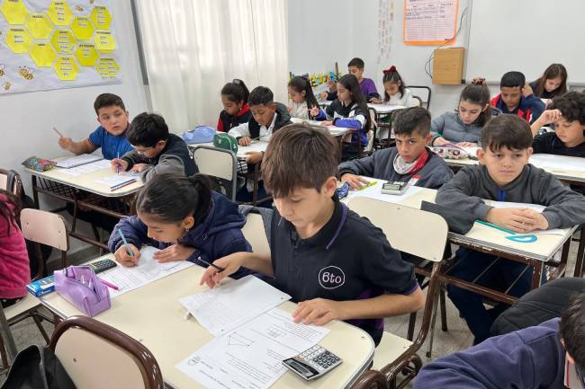 Olimpiada Matemática Ñandú: casi la mitad de los estudiantes de la Capital clasificados a la ronda provincial provienen de escuelas municipales