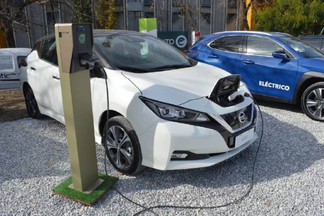 Impulso a la movilidad sustentable: Argentina habilita el ingreso de 50 mil autos eléctricos e híbridos