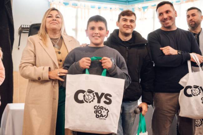 Del reciclaje al aula: Estudiantes diseñan buzos de egreso con telas recuperadas
