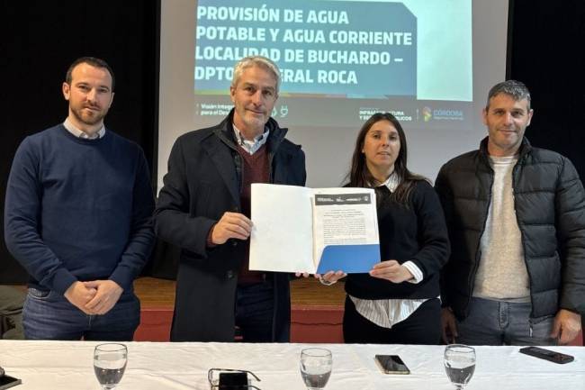 Obra histórica en Buchardo: 20 km de red y 1.600 conexiones para garantizar agua potable y corriente