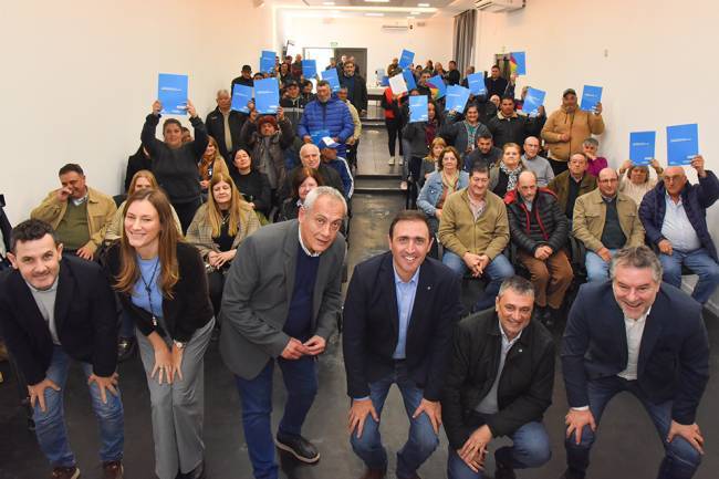 Tierra con papeles: 22 familias ya tienen la propiedad en El Arañado