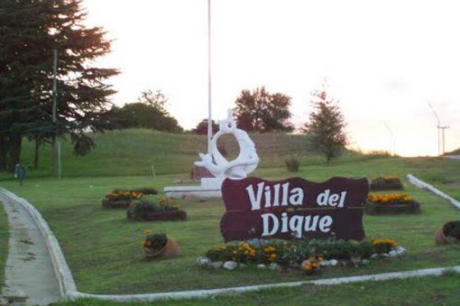 Villa del Dique moderniza sus ingresos con rotonda y mejoras en cruces viales