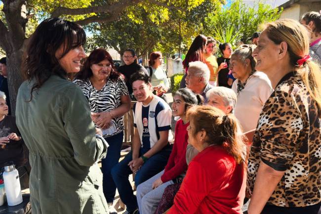 Natalia De la Sota inició su campaña en Villa Retiro