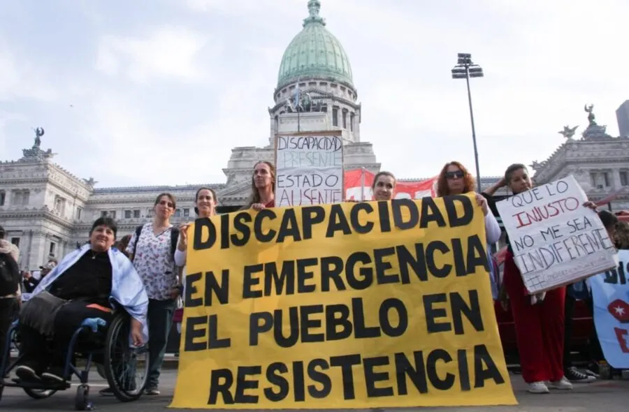 El Senado aprueba ley que mejora pensiones y fomenta el empleo para personas con discapacidad