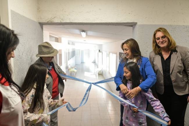 Los Hornillos inaugura mejoras educativas y fortalece el acceso a la enseñanza