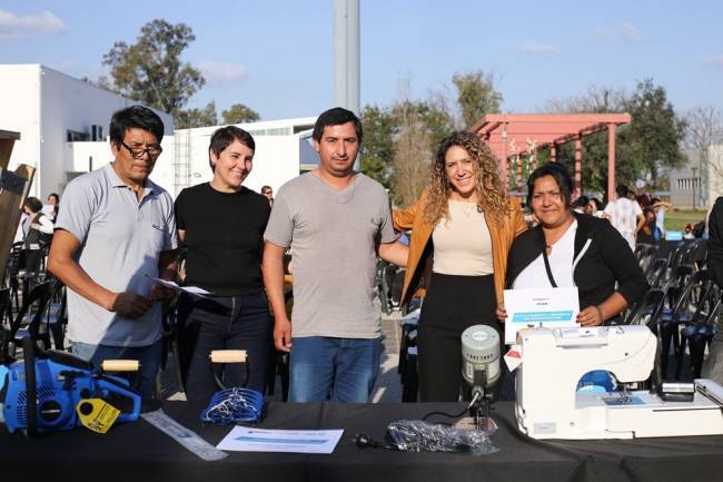 Emprendedores reciben apoyo provincial clave para potenciar su trabajo